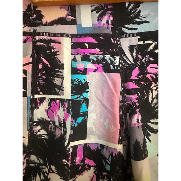 Calvin Klein Tropical Biker Shorts - Picture 4 of 5